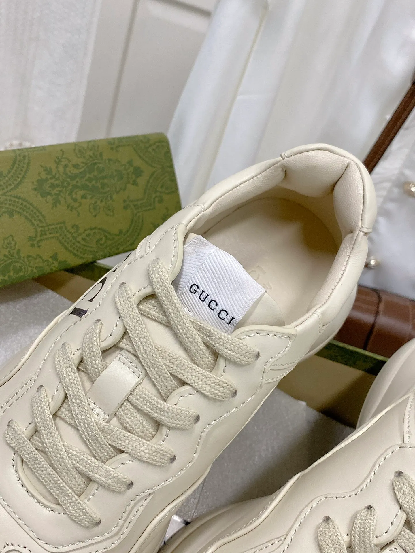 👟👟Ex-factory price 480👟👟 Women's Shoes Factory Upgraded Version 2022 Gucci Gucci top version couple's dad shoes series is new! 🖤 ⚠GG couple’s dad shoes have been popular in recent years; new colors are updated constantly; Gucci has updated new colors in 2022, and our home and counters have new ones at the same time. This classic dad shoe has celebrities and Internet celebrities Anchors and others are sure to plant grass and call ❤ Classic fashion style, distressed leather surface, 5D drawing printing; mixed surface splicing colors, etc... Original customization (off-white eco-friendly cowhide, first layer of cowhide inside), original outsole... Shiny colorful drawings embellish the sides of the shoe body, old color rubbing, package production technology, 1:1 creation / only to make the best shoes. Size: Women’s 35-45